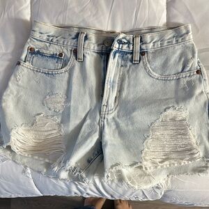 Abercrombie & Fitch - the boyfriend short - mid rise -size 24/00
